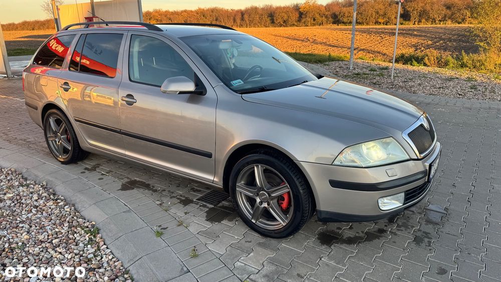 Skoda Octavia 2.0 FSI Elegance Tiptr - 2