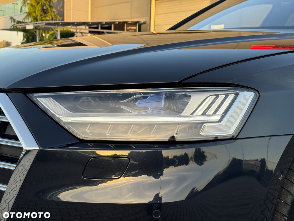 Audi S8 - 10