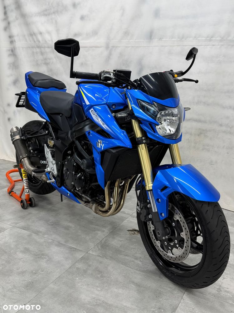 Suzuki GSR - 9