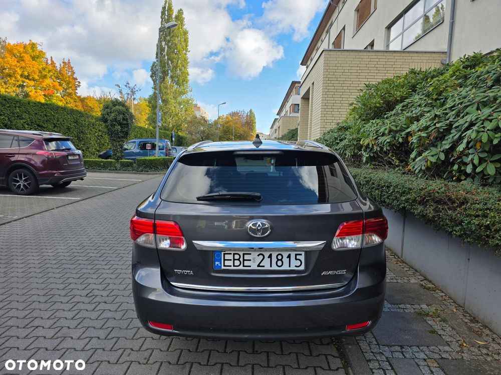 Toyota Avensis Combi 1.8 Executive - 6