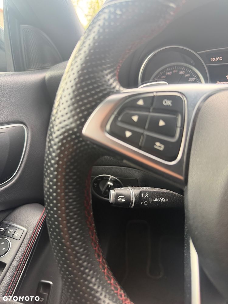 Mercedes-Benz CLA 220 4-Matic AMG Line - 11