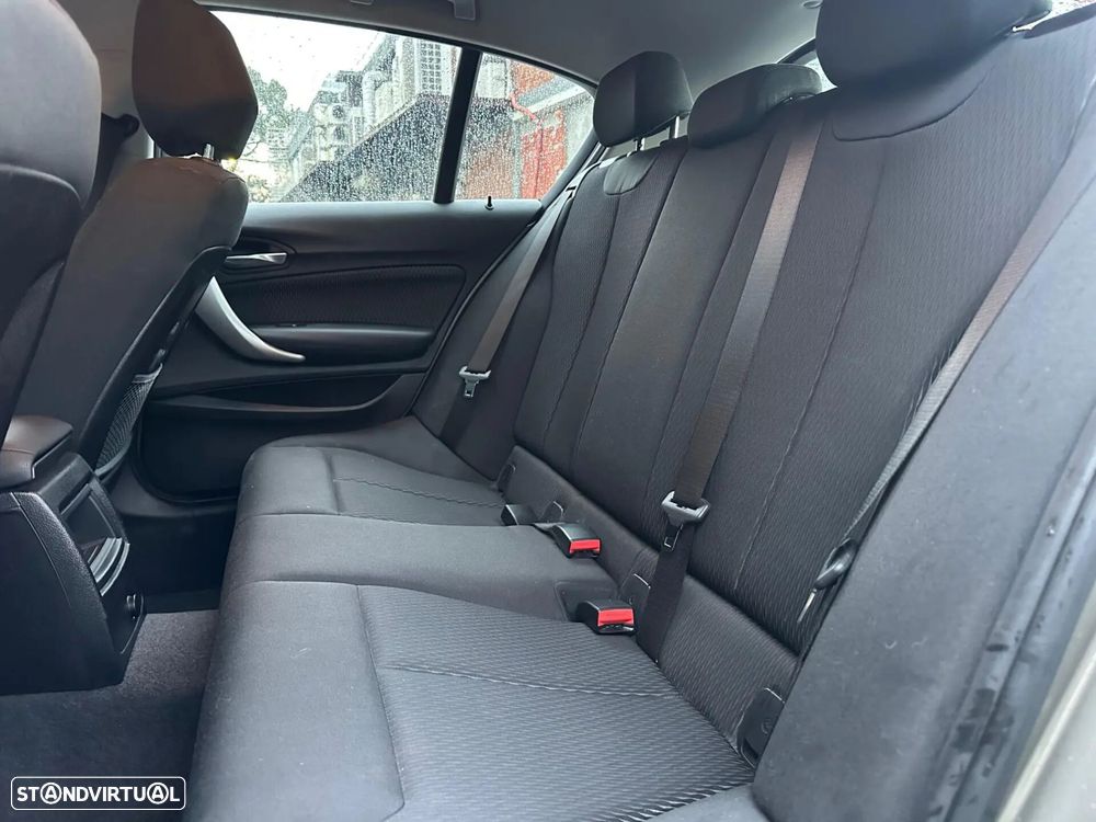 BMW 116 d Line Urban Auto - 23