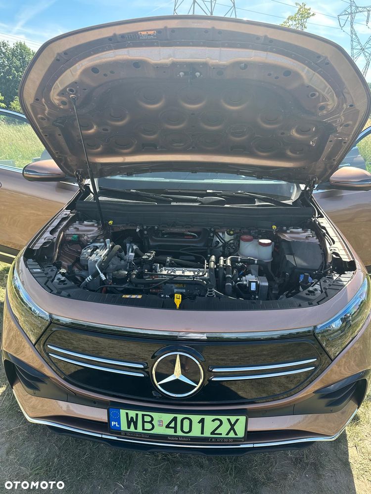 Mercedes-Benz EQB - 8