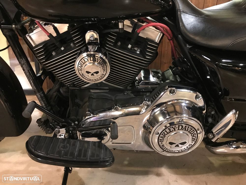 Harley-Davidson FLHXS Street Glide Special - 11