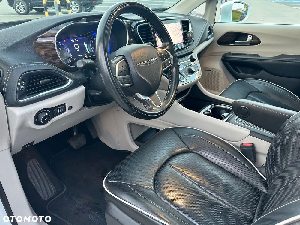 Chrysler Pacifica - 2