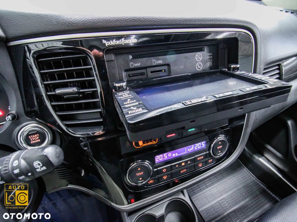 Mitsubishi Outlander 2.0 Instyle Navi 4WD CVT - 23