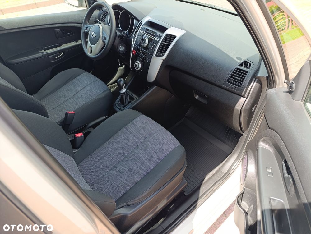 Kia Venga - 8