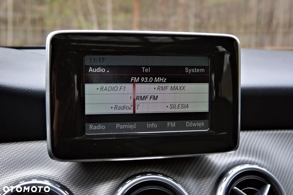 Mercedes-Benz GLA 200 7G-DCT - 13