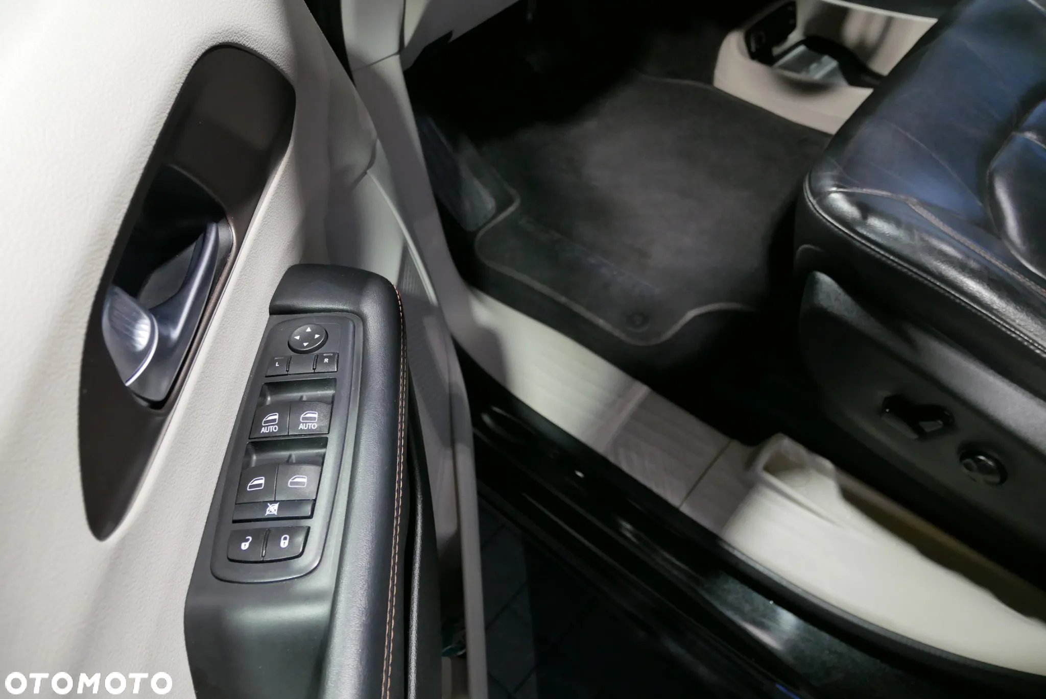 Chrysler Pacifica - 19