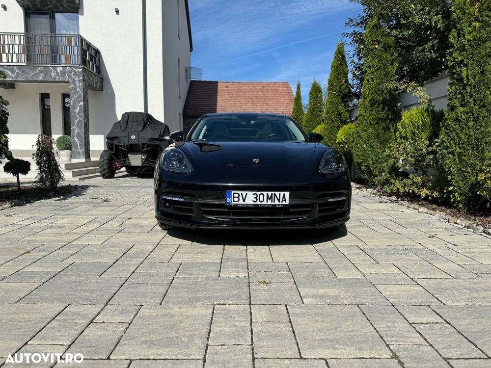 Porsche Panamera 4 E-Hybrid - 4