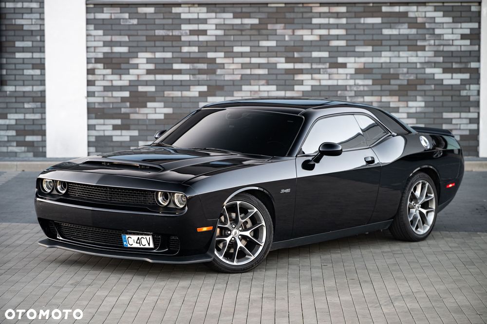 Dodge Challenger - 2