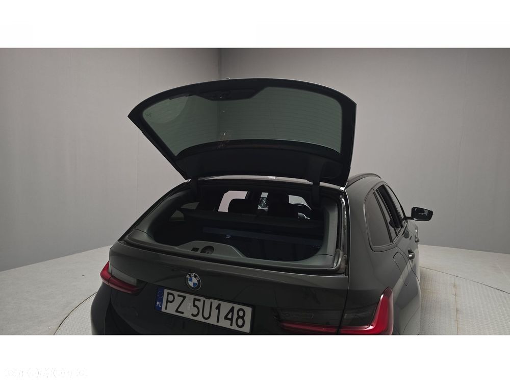 BMW Seria 3 320d xDrive M Sport - 27