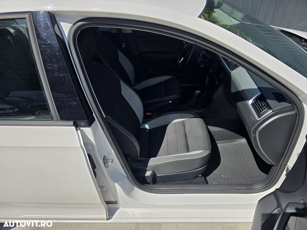 Skoda RAPID 1.4 TSI Ambition DSG - 12