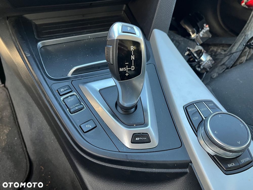 BMW Seria 3 330e iPerformance Advantage - 9