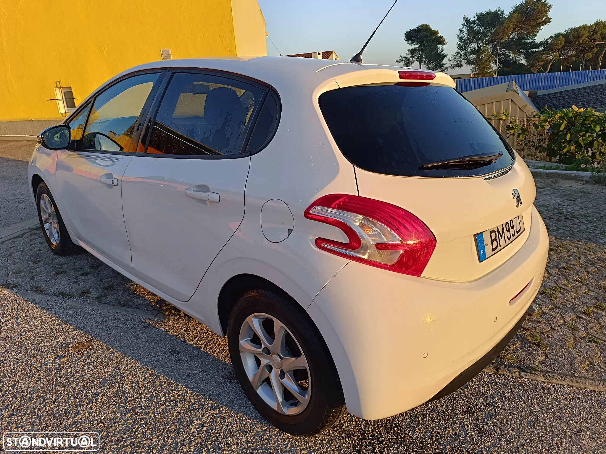 Peugeot 208 1.2 PureTech Allure - 15