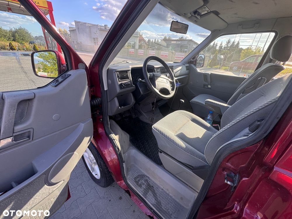 Volkswagen Caravelle - 7