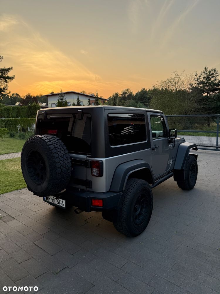 Jeep Wrangler - 5