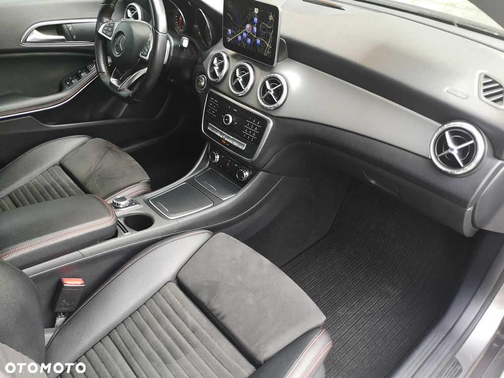 Mercedes-Benz CLA 180 7G-DCT AMG Line - 12