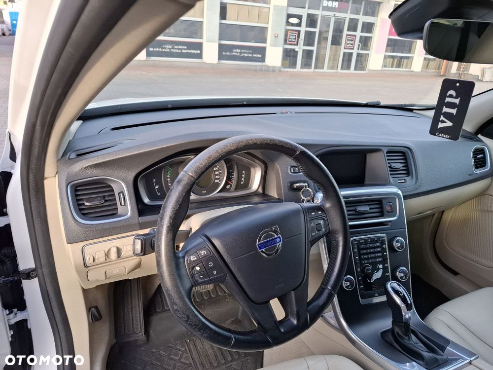 Volvo V60 D4 Drive-E Momentum - 13