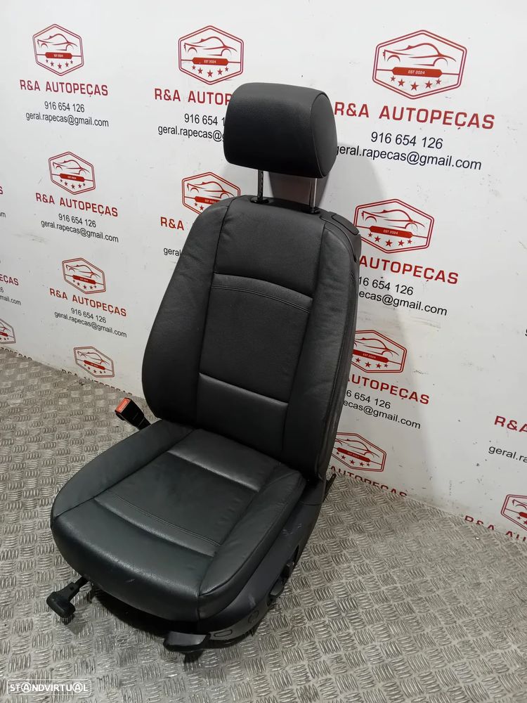 Conjunto de Bancos BMW Série 3 E92 em Pele Original - 12