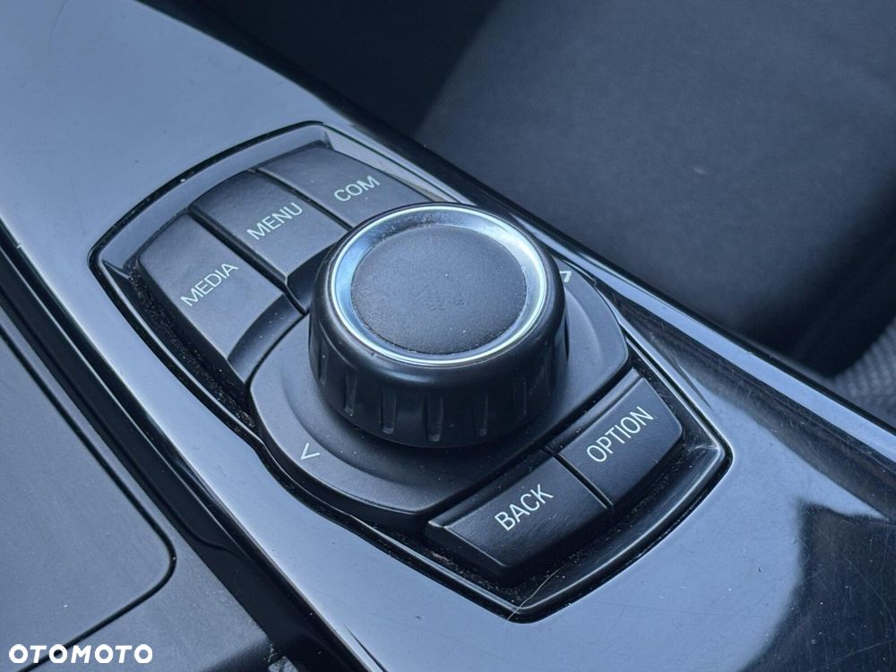 BMW Seria 3 320i GPF xDrive - 29