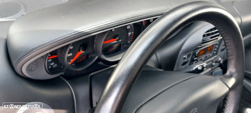 Porsche 911 (996) Carrera Coupé - 10
