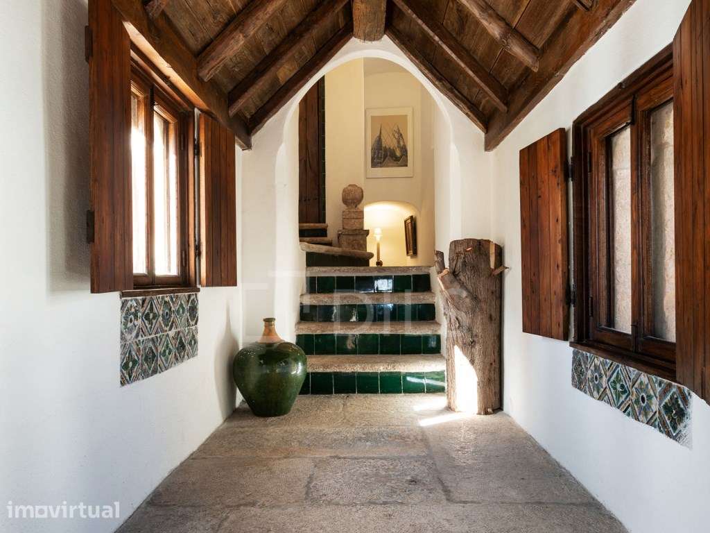 Moradia T5 Óbidos com história, terraços e garagem - Grande imagem: 5/35