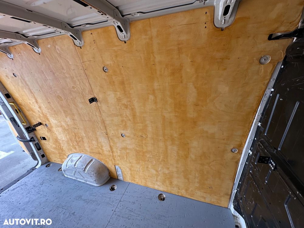 Volkswagen Crafter 3,5 Furgon L3H3 - 27