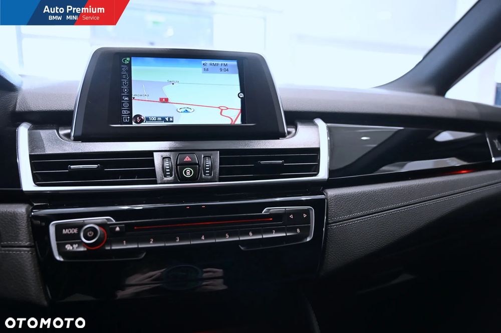 BMW Seria 2 218d - 11