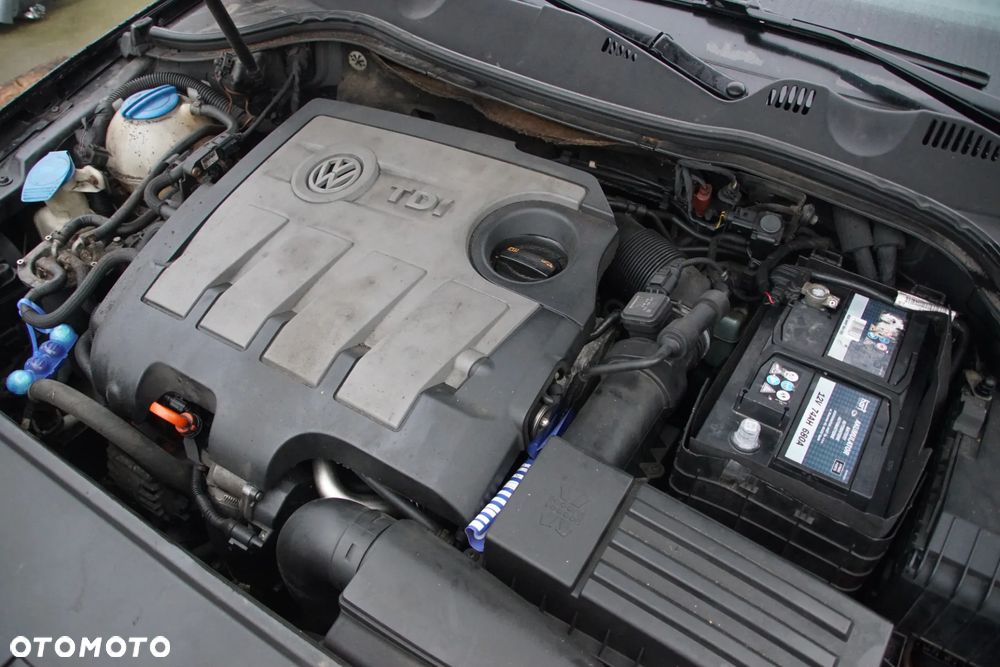 Auto na części - Volkswagen Passat B6 Lift 1.6 TDI 105 KM CAYC MDM L041 2010R Silnik Skrzynia Drzwi Maska Zderzak Błotnik Klapa Lampa Lusterko Klamka Deska Kokpit Sterownik Moduł Czujnik Licznik Kierownica Panel Wyświetlacz - 18