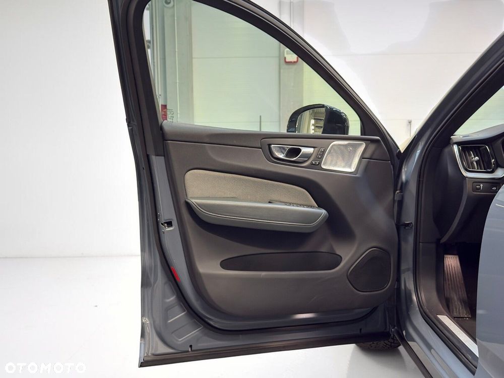 Volvo XC 60 B5 B AWD R-Design - 20