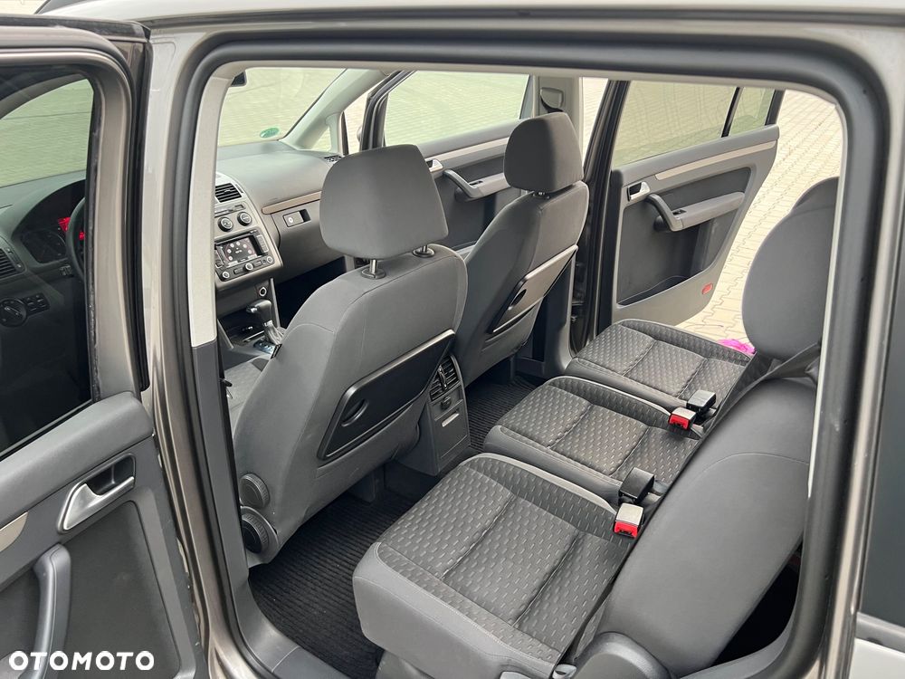 Volkswagen Touran 2.0 TDI DSG United - 10