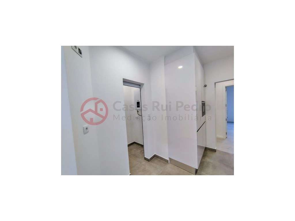 Apartamento T2 totalmente remodelado num Rchão na Graça, Lisboa - Grande imagem: 4/18