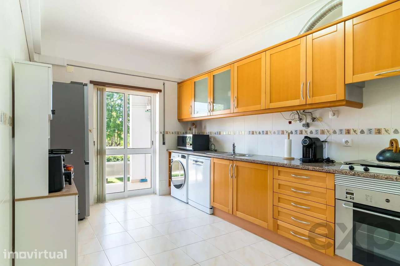 Apartamento T2 mobilado com varanda em Sesimbra - Full image: 5/15