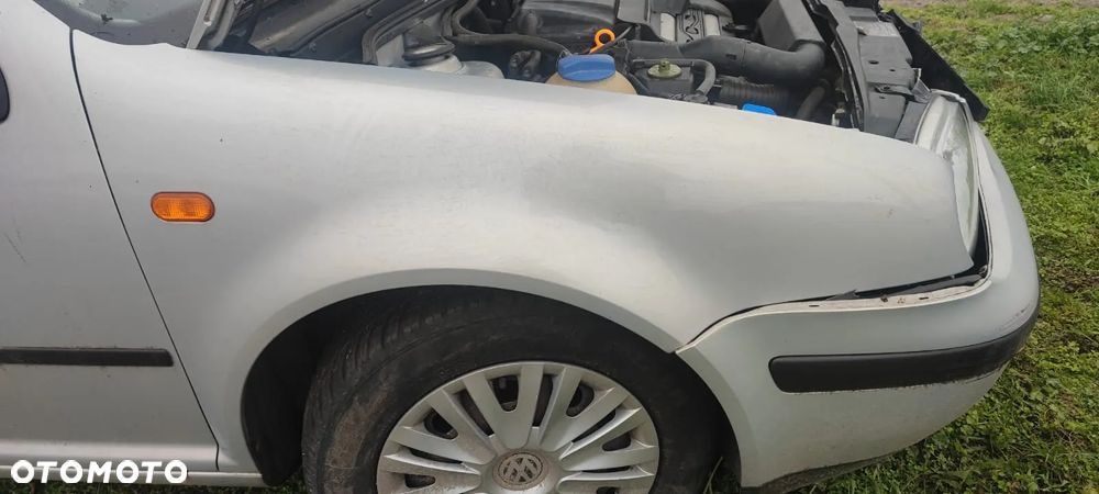 VW GOLF IV 4 BŁOTNIK PRZÓD PRZEDNI PRAWY LB7Z ŁADNY ORYGINAŁ