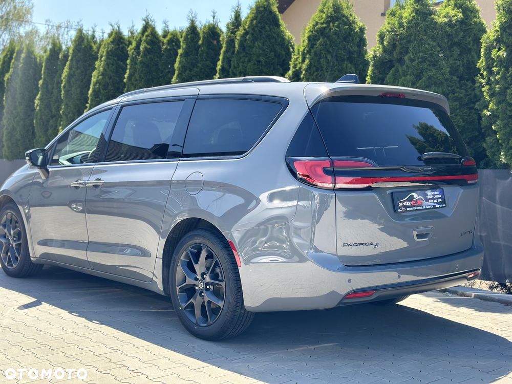Chrysler Pacifica - 17