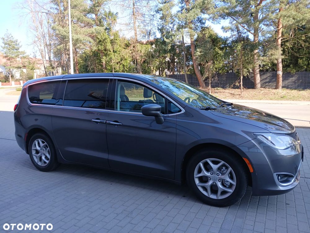 Chrysler Pacifica - 7