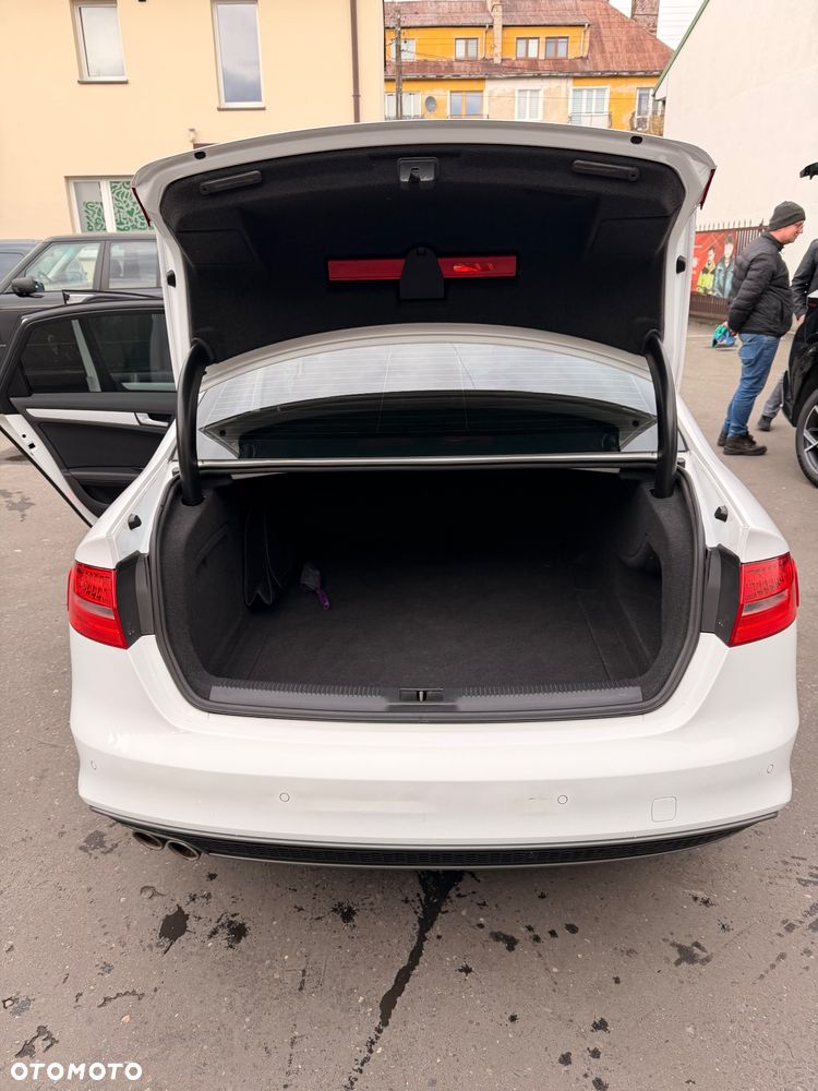 Audi A4 Limousine - 12