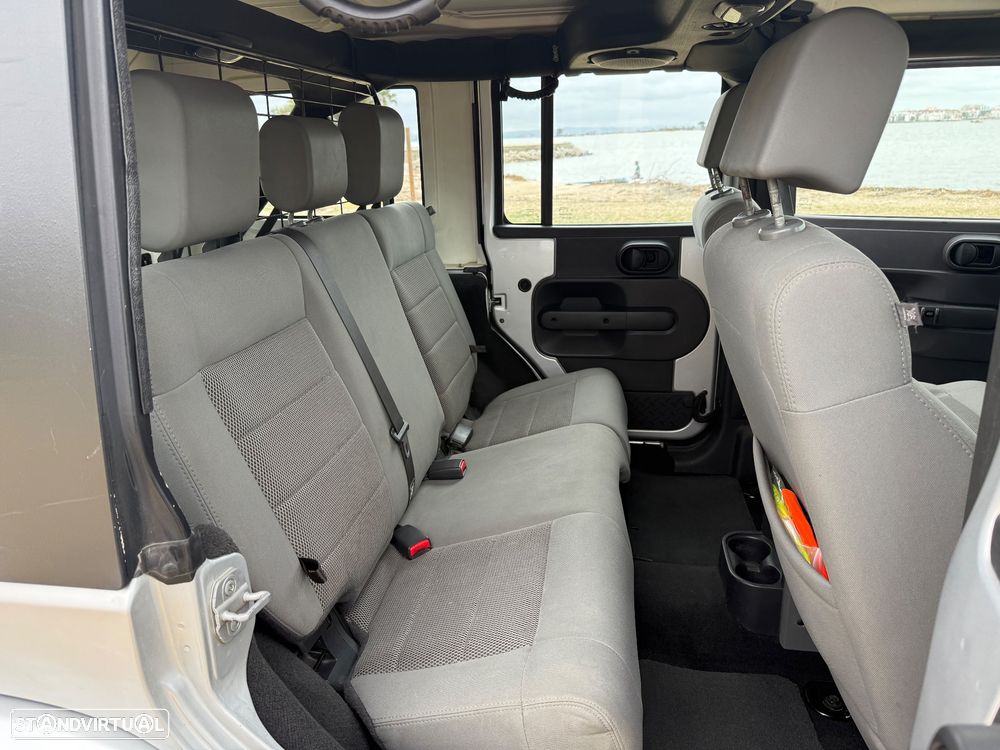 Jeep Wrangler Unlimited 2.8 CRD ATX Sahara - 19