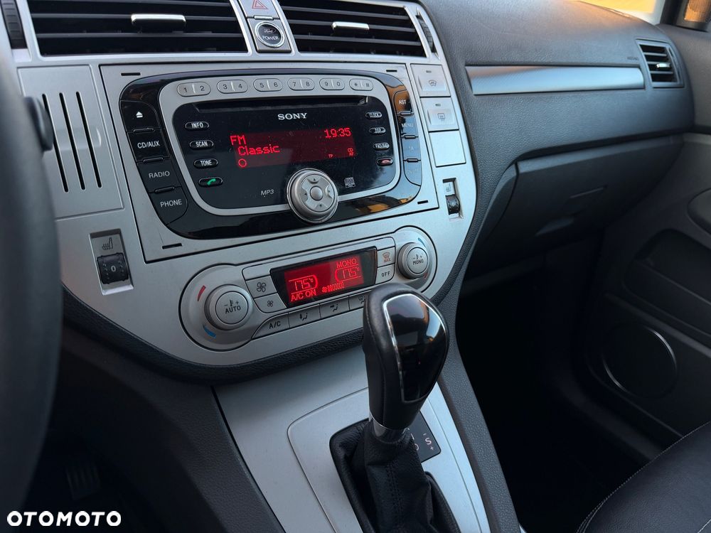 Ford Kuga 2.5 4x4 Titanium - 23