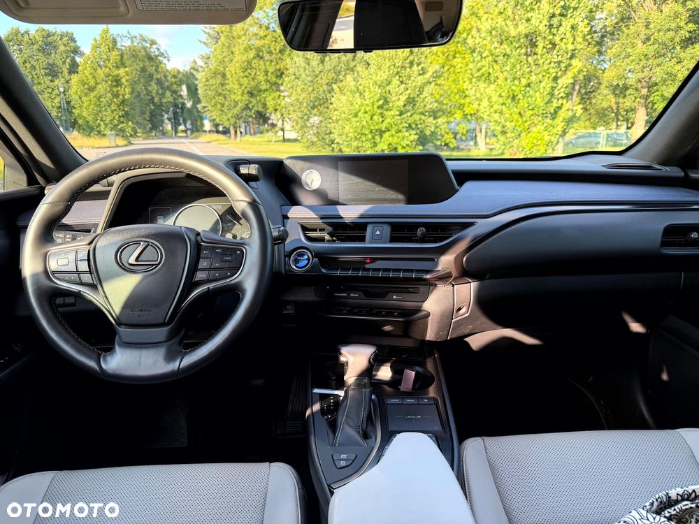 Lexus UX - 8