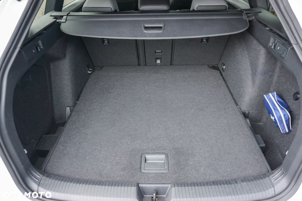 Volkswagen Golf 1.5 eTSI mHEV R-Line DSG - 29