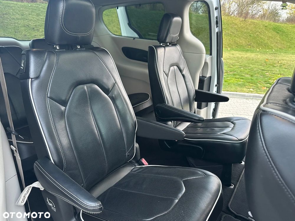 Chrysler Pacifica - 15