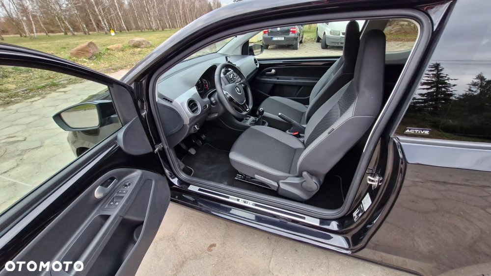 Volkswagen up! Active - 8