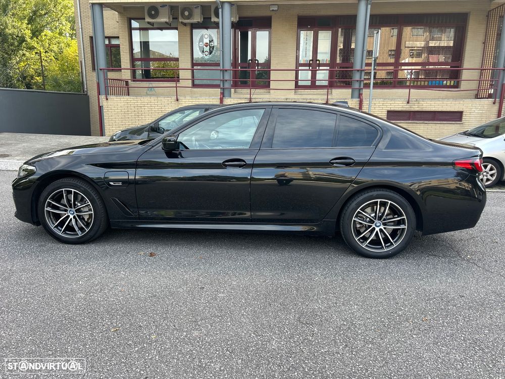 BMW 530 e Pack Desportivo M - 4