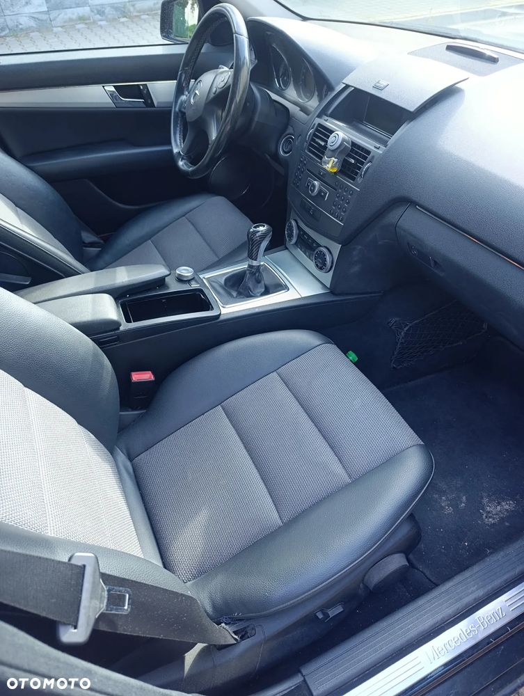 Mercedes-Benz Klasa C 180 Kompressor BlueEFFICIENCY Elegance - 4