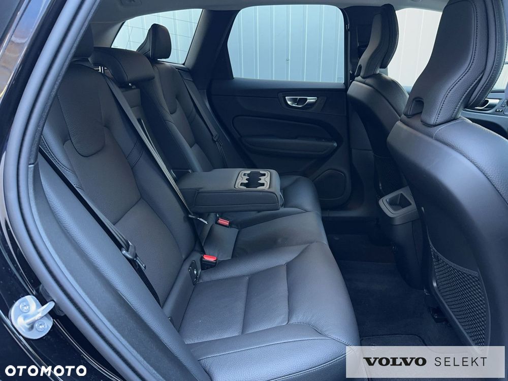 Volvo XC 60 B5 B AWD Plus Dark - 24