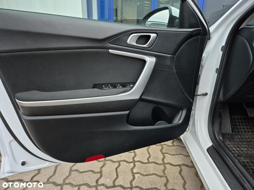 Kia Ceed 1.5 T-GDI M - 10