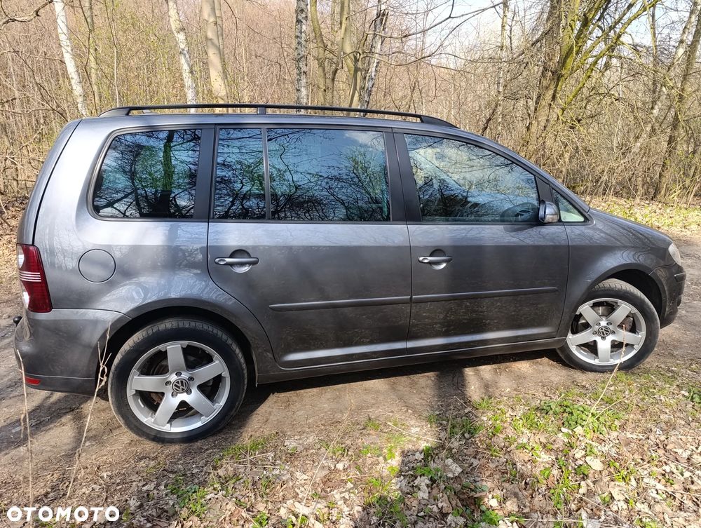 Volkswagen Touran - 11