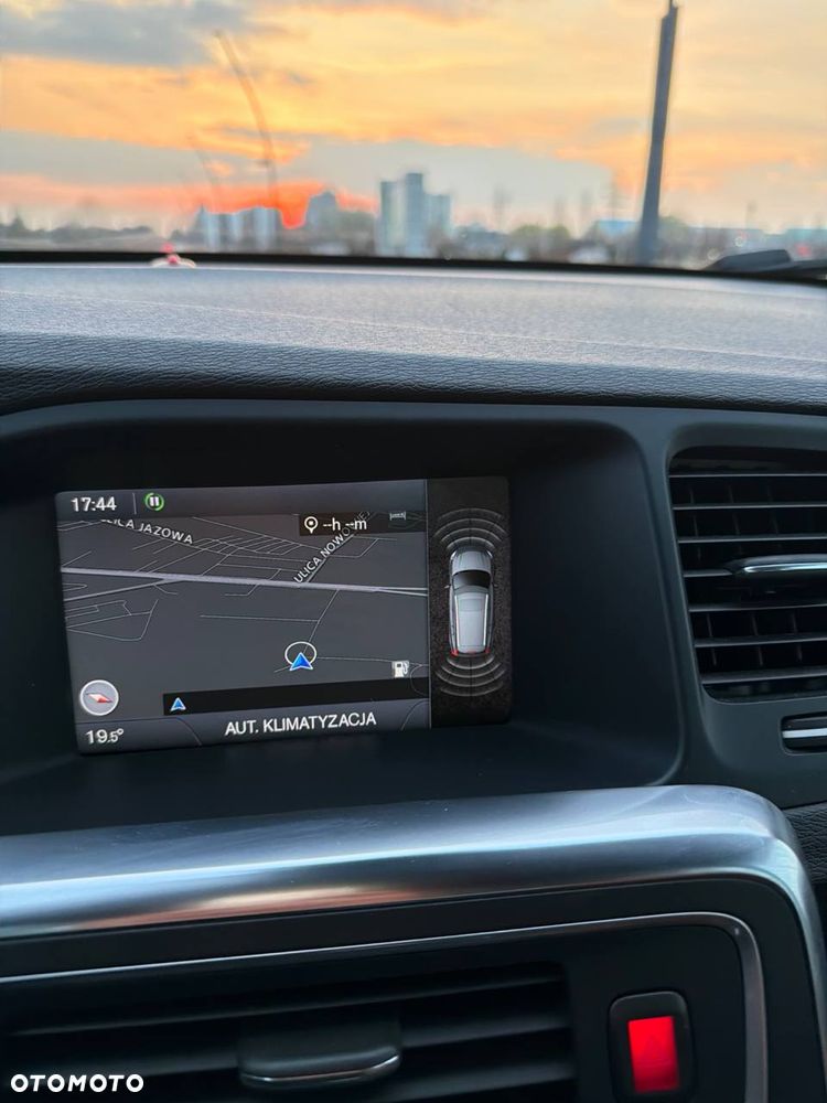 Volvo V60 T3 Summum - 14
